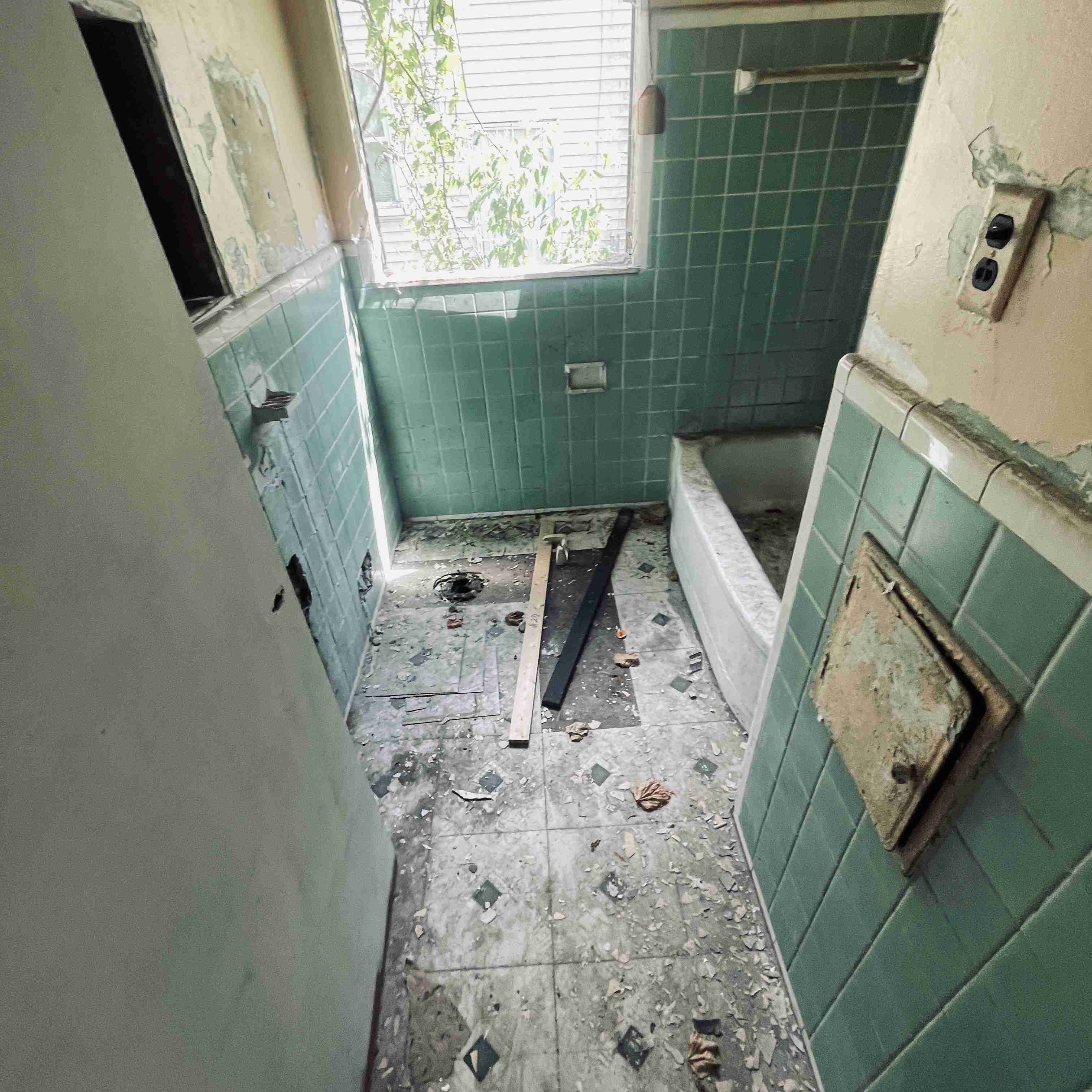 19220 Albany St (31).jpg